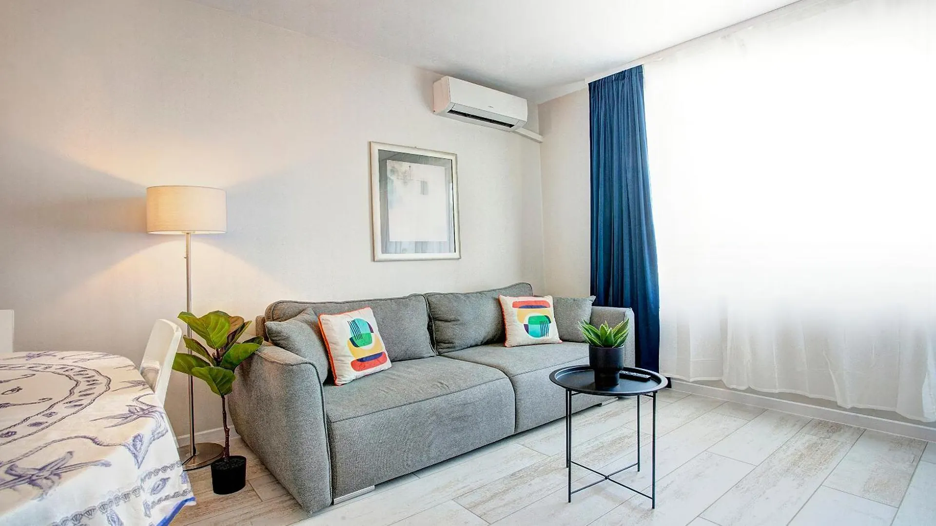 Maxim Sofia Center 1Bdr Apartment Next To Subway Station And Mall Sofia
