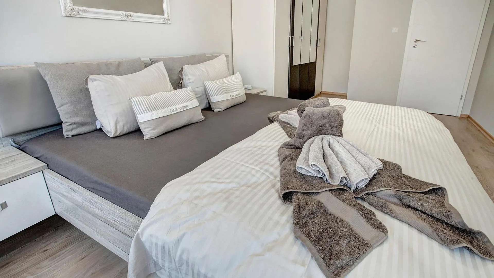 Maxim Sofia Center 1Bdr Apartment Next To Subway Station And Mall Sofia